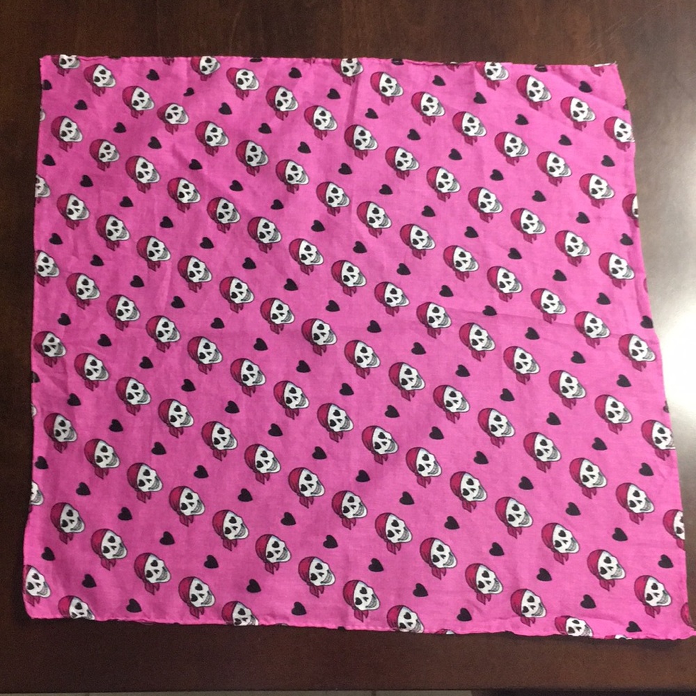 Betsey Johnson handkerchief bandanna scarf - Picture 3 of 5
